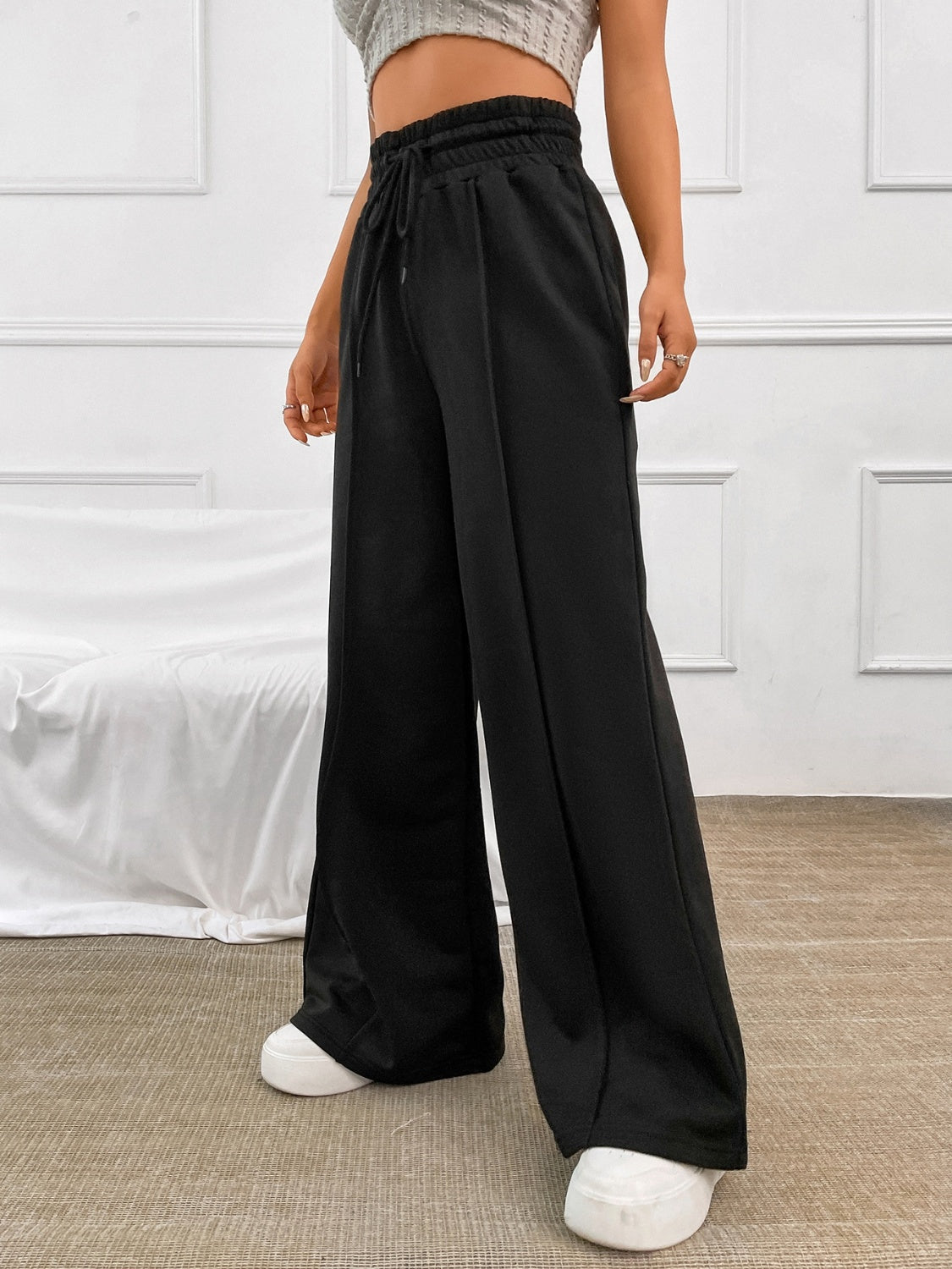 Pantalones anchos con cintura elástica y cordón de color miel