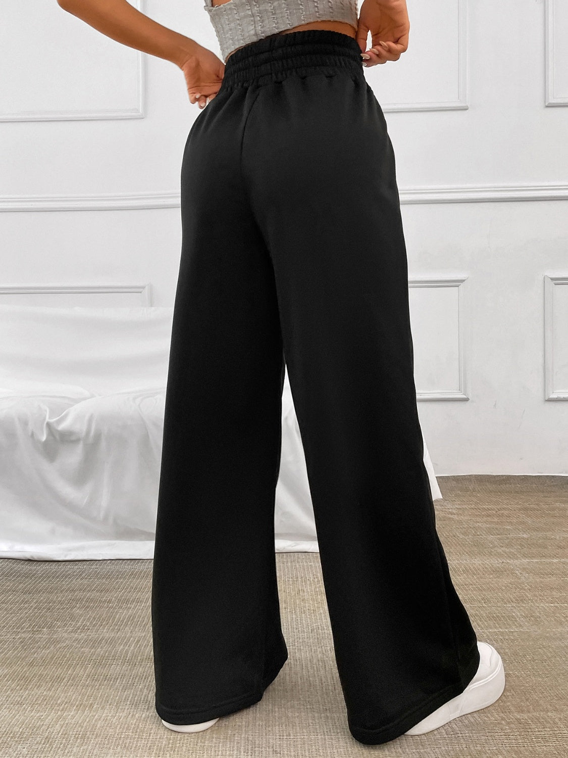 Pantalones anchos con cintura elástica y cordón de color miel