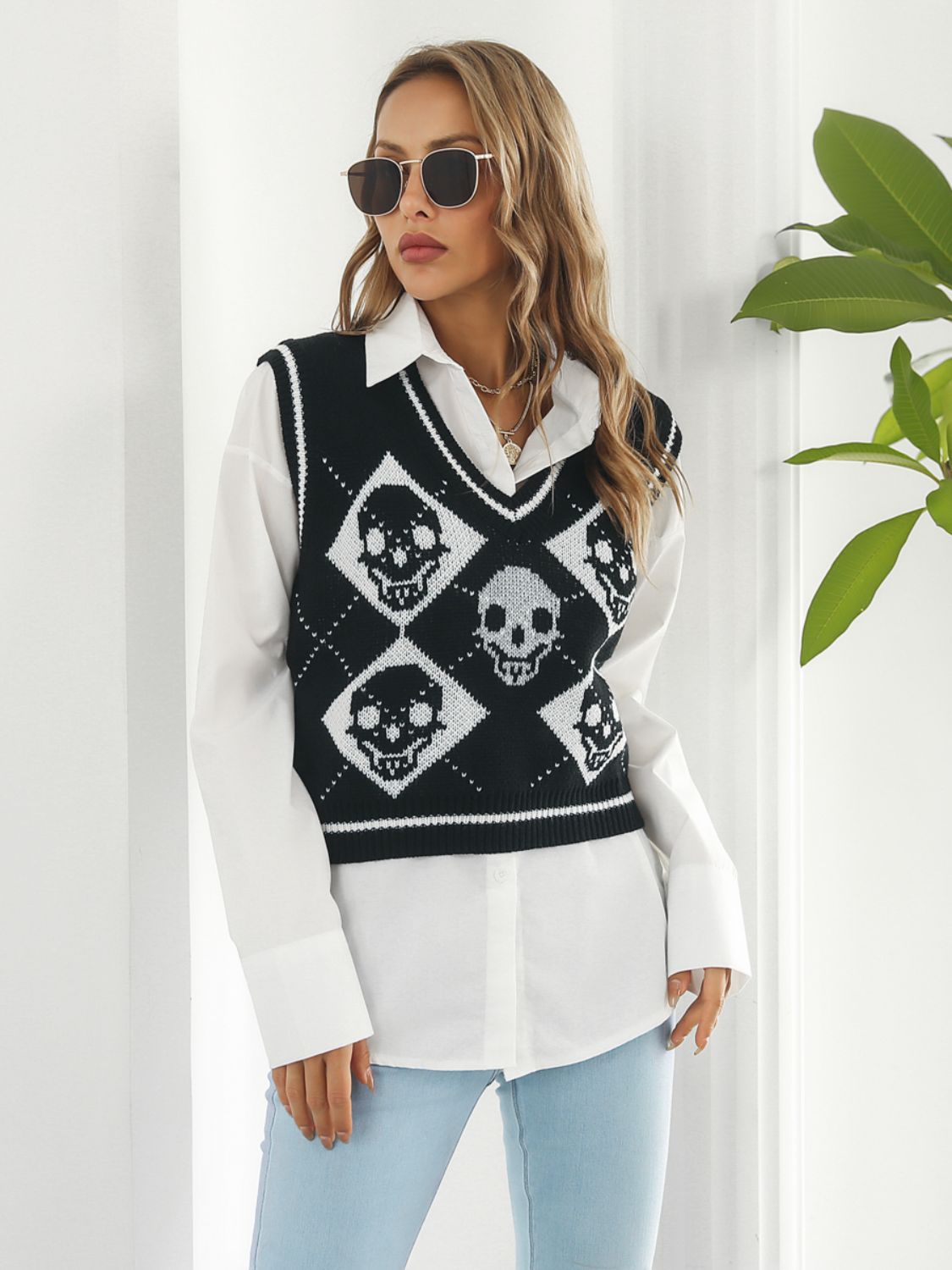 Skull Contrast V-Neck Sweater Vest - Celeste