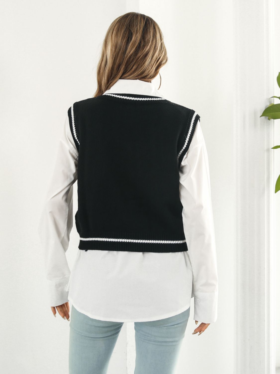Skull Contrast V-Neck Sweater Vest - Celeste