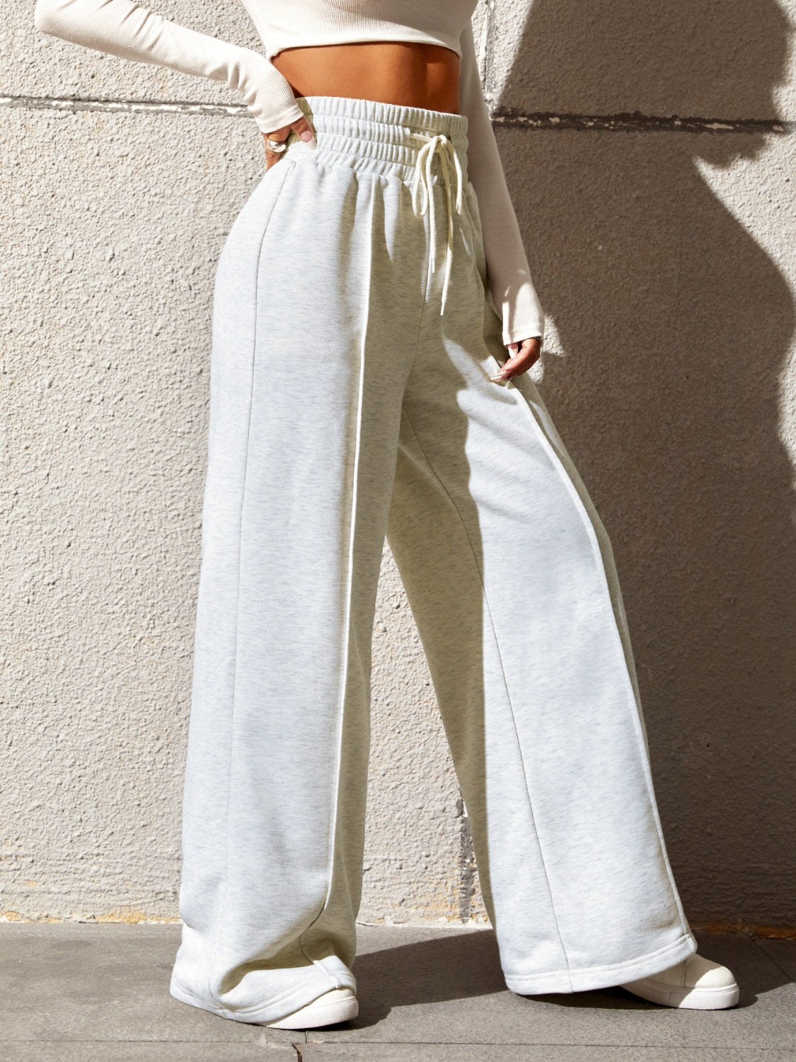 Pantalones anchos con cintura elástica y cordón de color miel