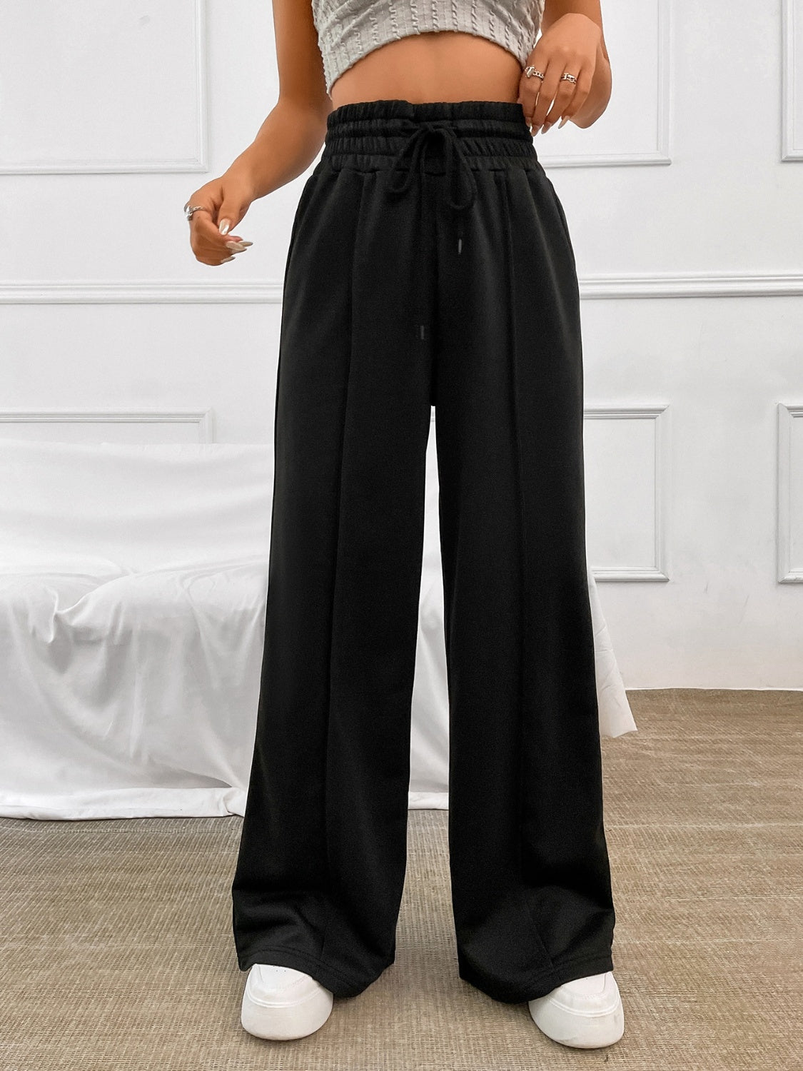 Pantalones anchos con cintura elástica y cordón de color miel