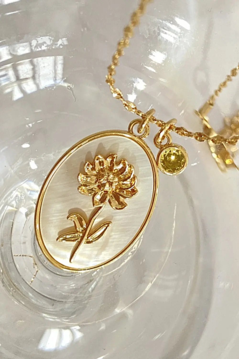 Flower Shell Pendant Copper Necklace - Celeste